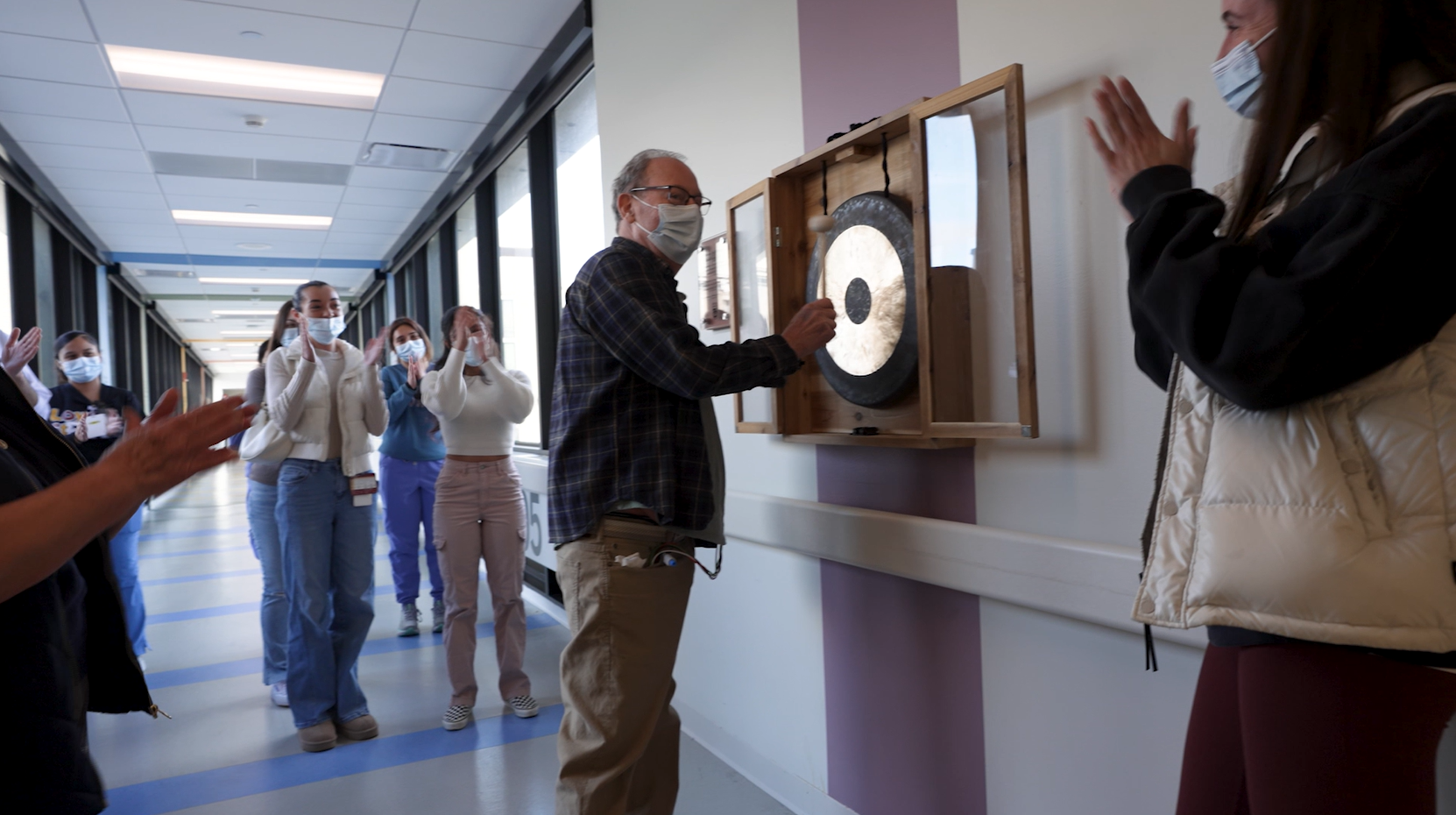 Loyola patient Richard Suszek rings bell after heart transplant